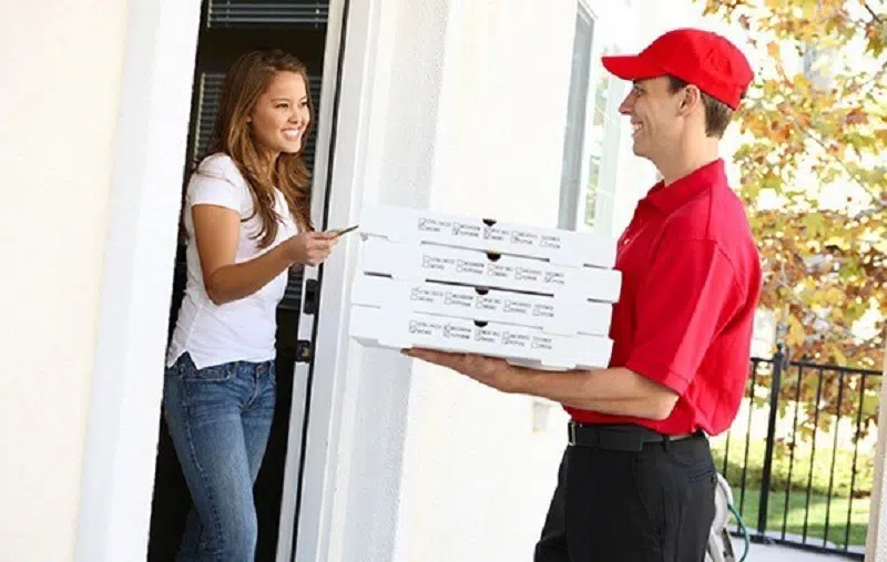 L’essor de la livraison de plateaux repas pour accompagner une réunion professionnelle.