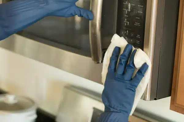 Nettoyer sa cuisine : importance de suivre ce processus avec un professionnel