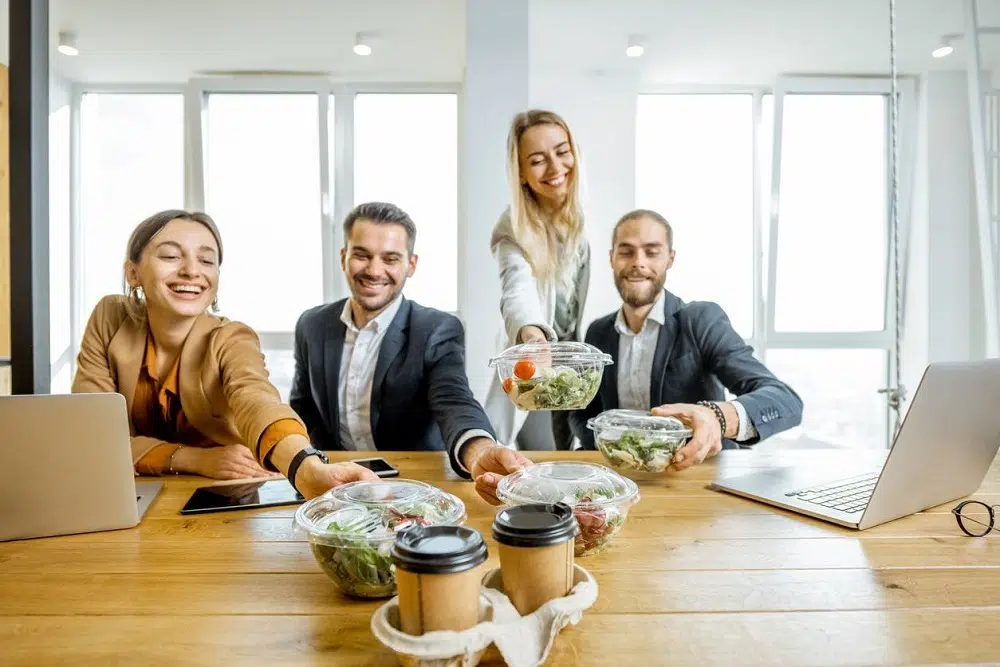 de la livraison de plateaux repas pour accompagner une réunion professionnelle