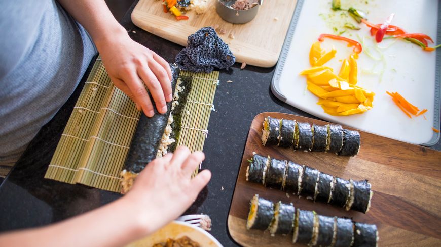 Comment rouler un sushi avec tapis ?